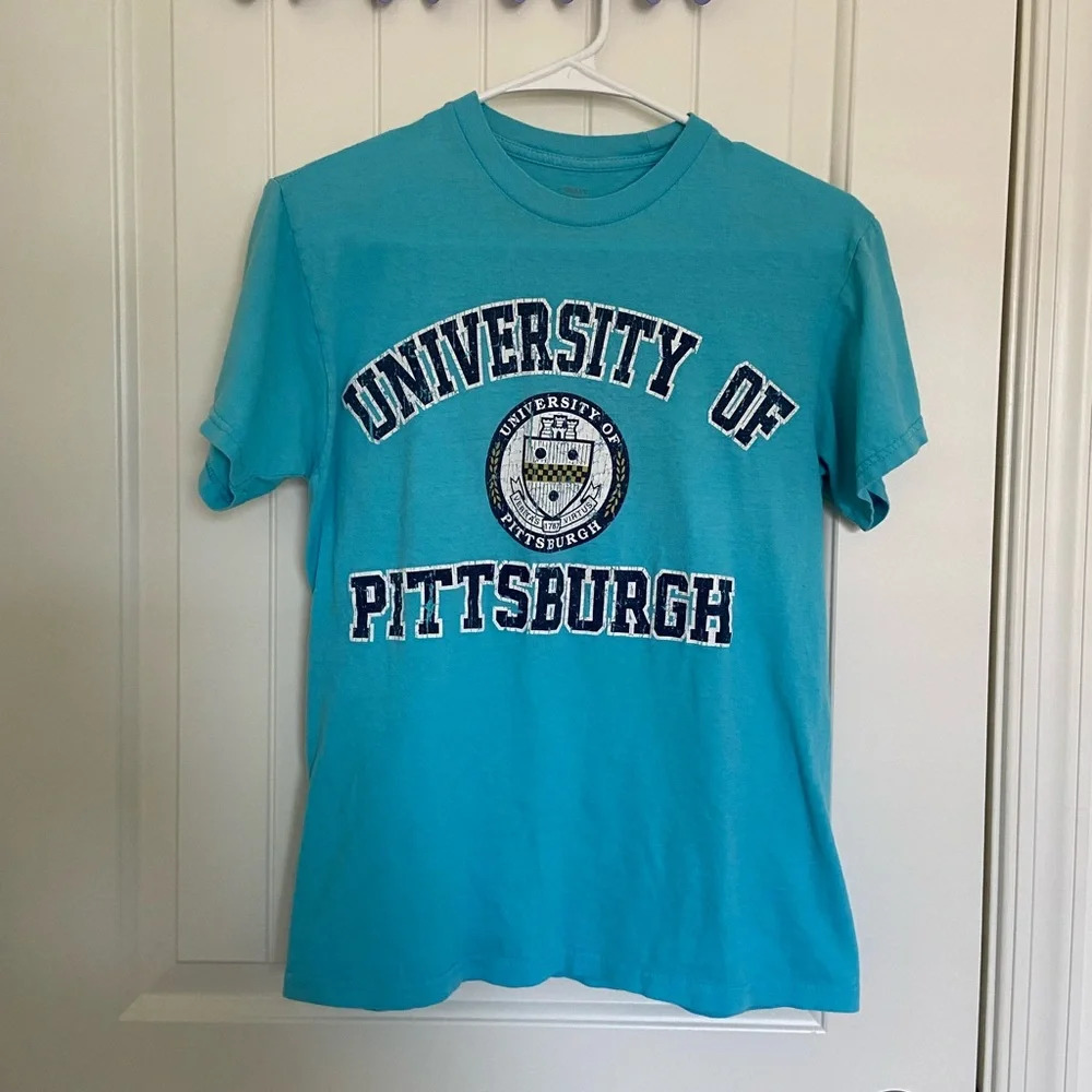 Savvy women’s University of Pittsburgh scoop neck tshirt — small‎